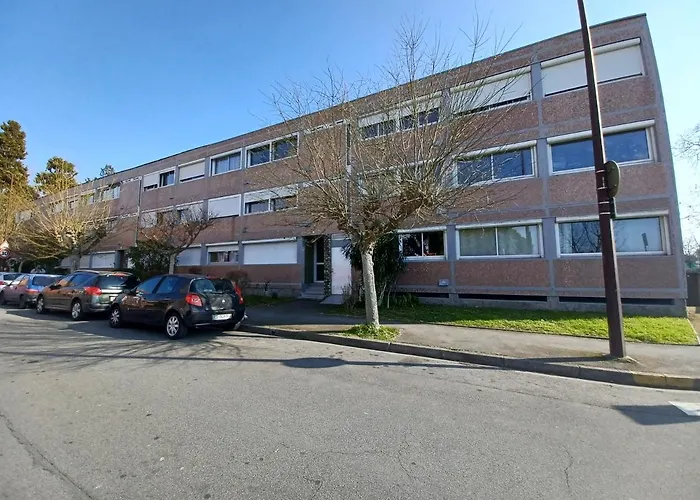 Two Bedrooms Modern Apartment Close To Tram